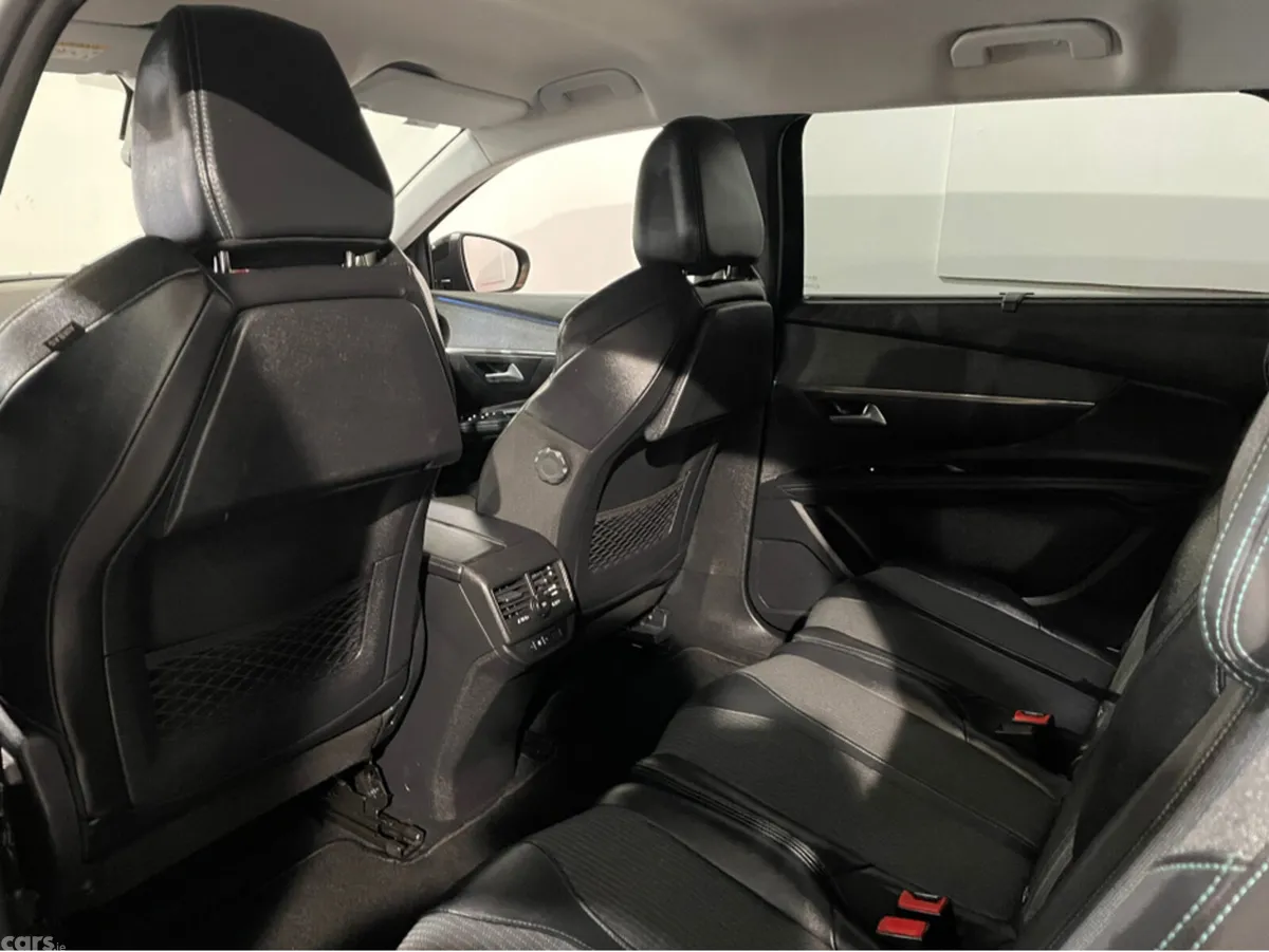 Peugeot 5008 MPV, Diesel, 2022, Blue
