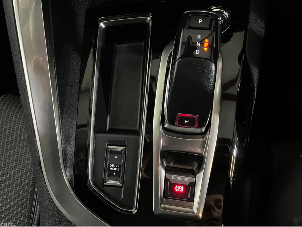 Peugeot 5008 MPV, Diesel, 2022, Blue