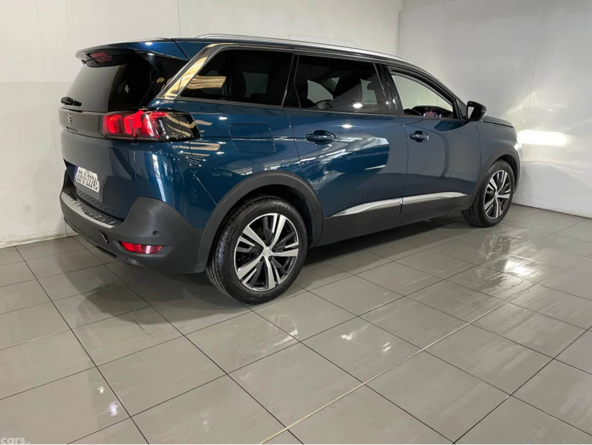 Peugeot 5008 MPV, Diesel, 2022, Blue