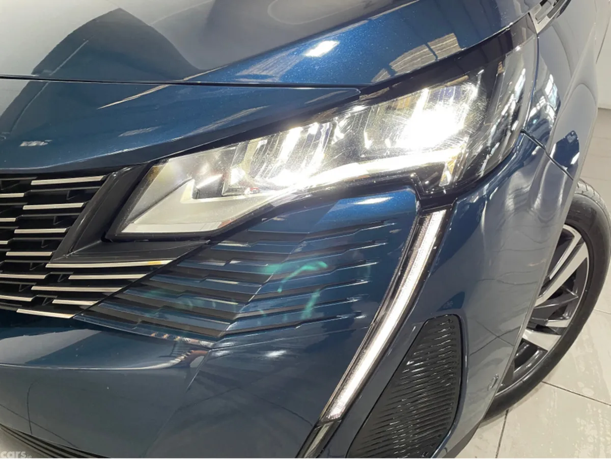 Peugeot 5008 MPV, Diesel, 2022, Blue