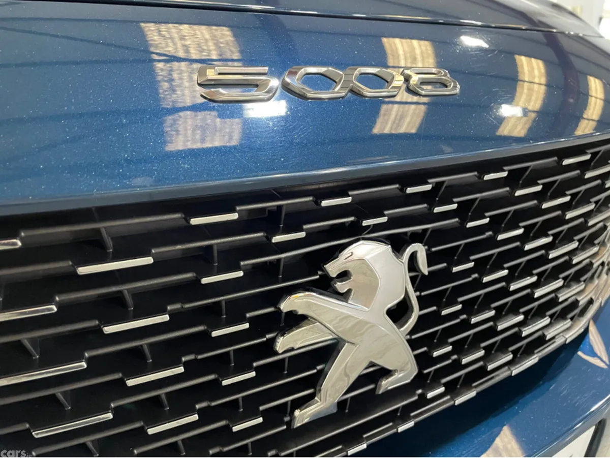 Peugeot 5008 MPV, Diesel, 2022, Blue
