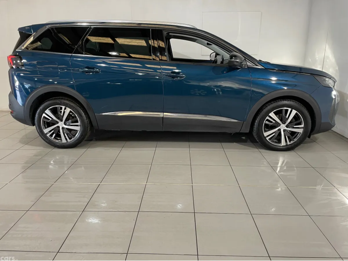 Peugeot 5008 MPV, Diesel, 2022, Blue
