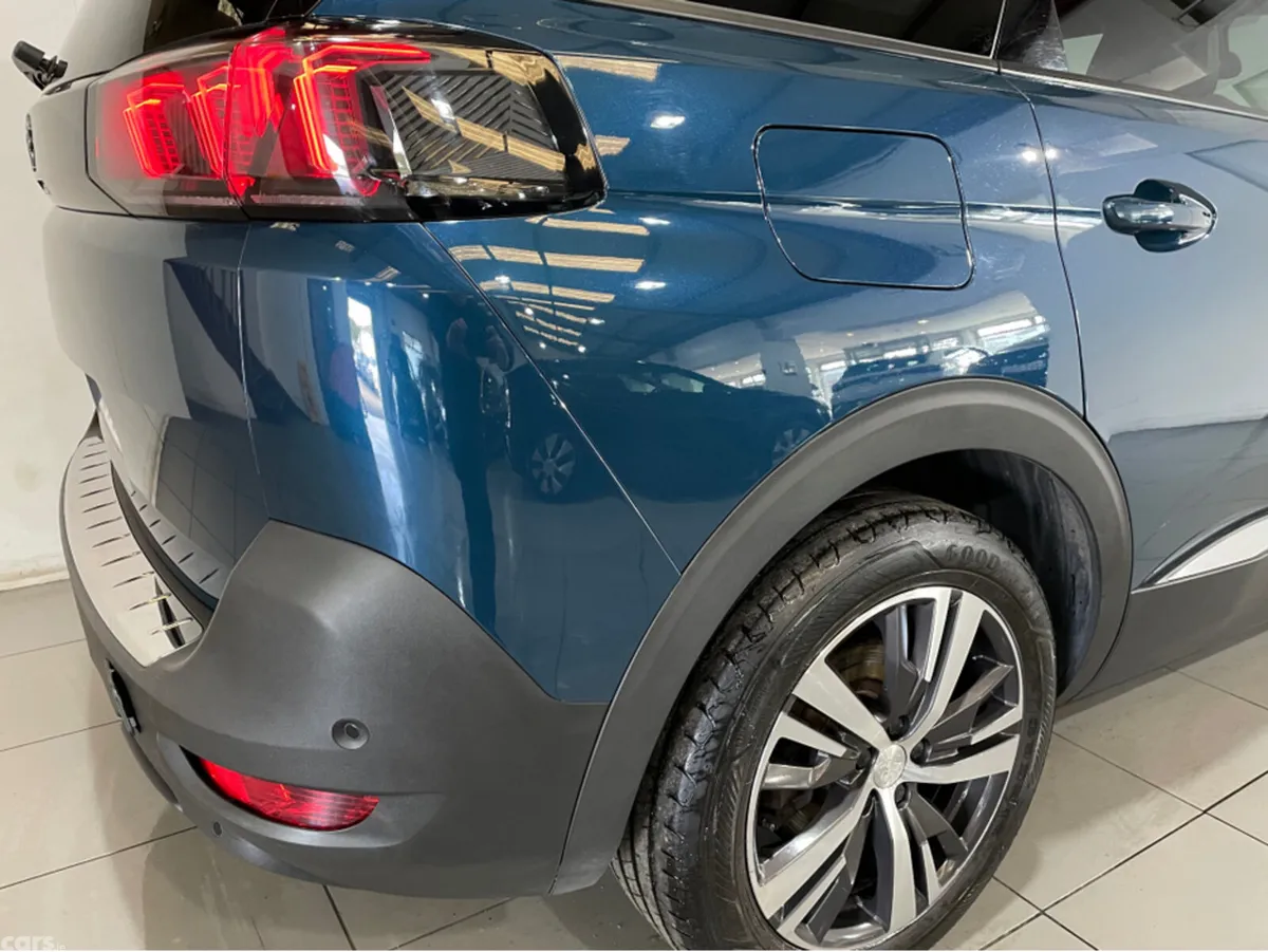 Peugeot 5008 MPV, Diesel, 2022, Blue