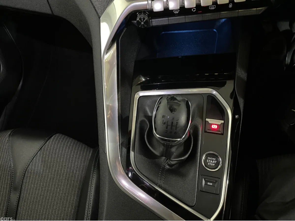 Peugeot 3008 MPV, Diesel, 2022, Black