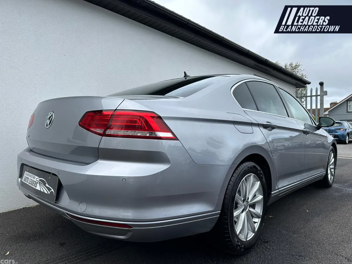 Volkswagen Passat Saloon, Diesel, 2019, Silver
