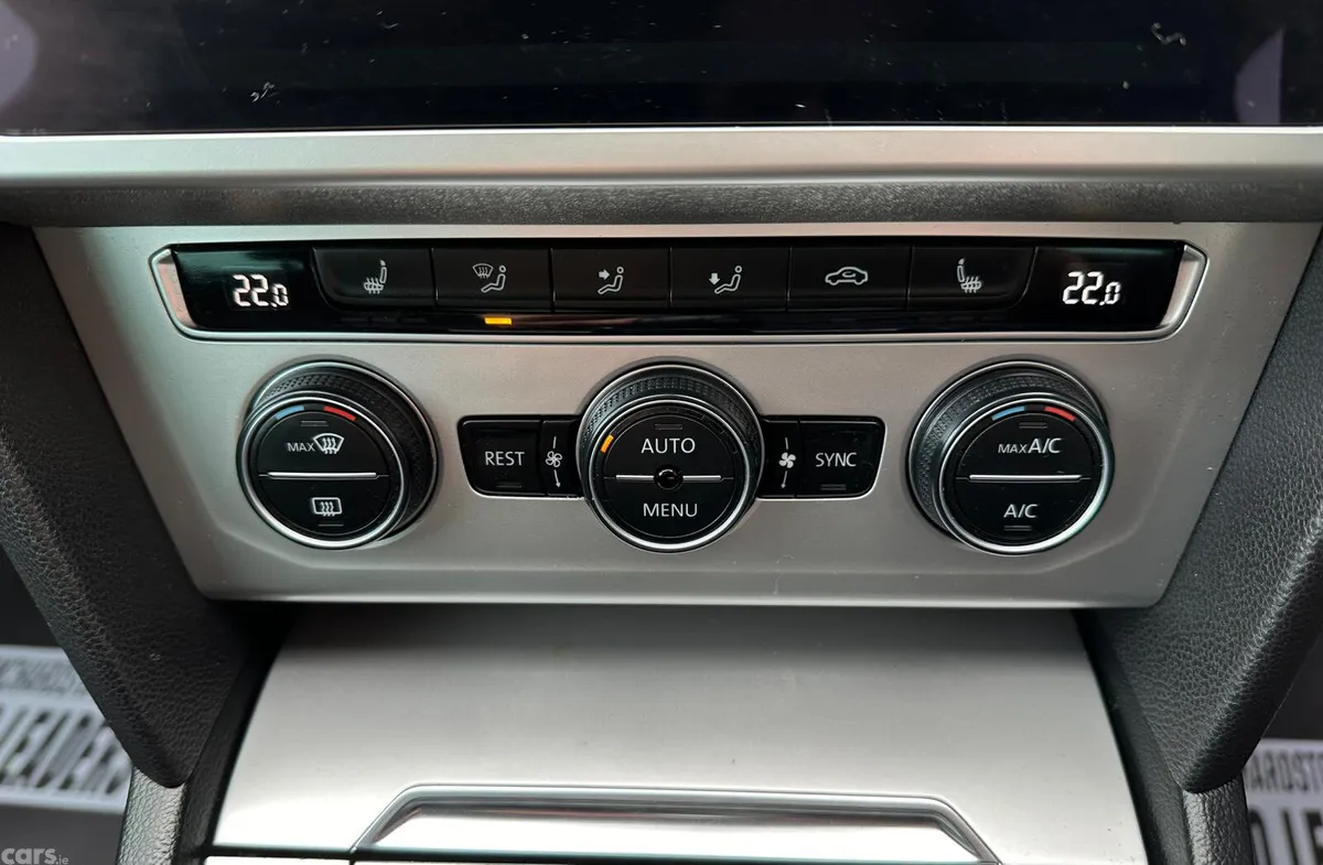 Volkswagen Passat Saloon, Diesel, 2019, Silver