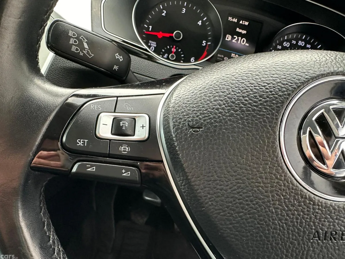 Volkswagen Passat Saloon, Diesel, 2019, Silver