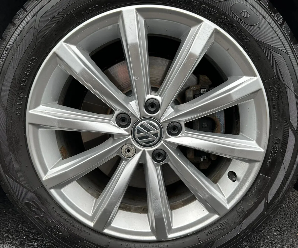 Volkswagen Passat Saloon, Diesel, 2019, Silver