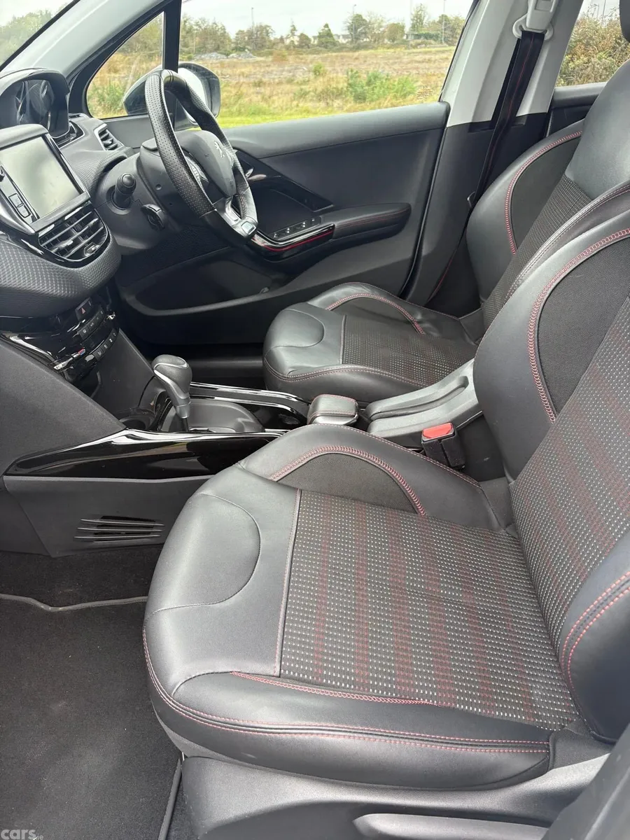 Peugeot 2008 Hatchback, Petrol, 2016, White