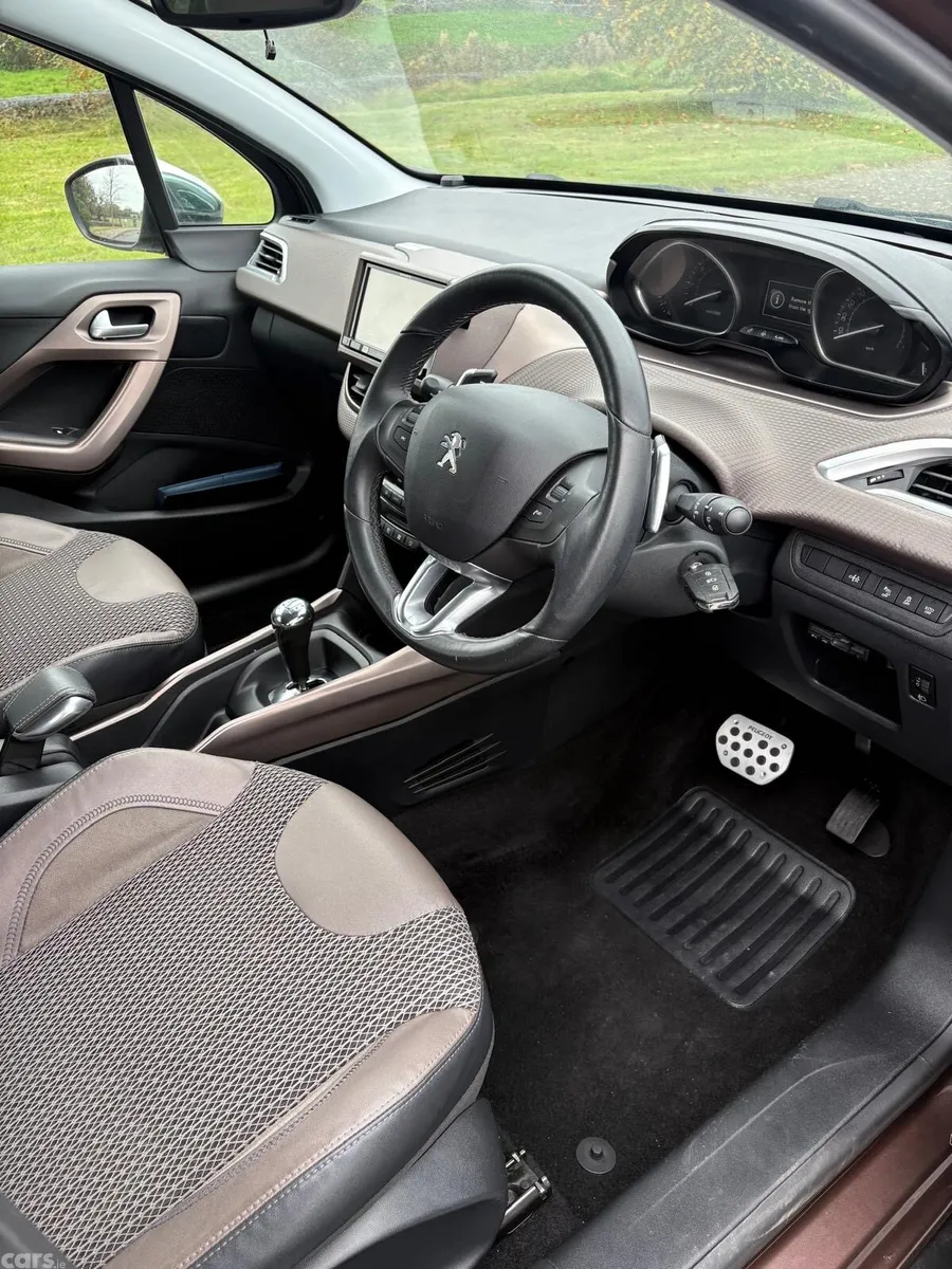 Peugeot 2008 Hatchback, Petrol, 2014, Brown