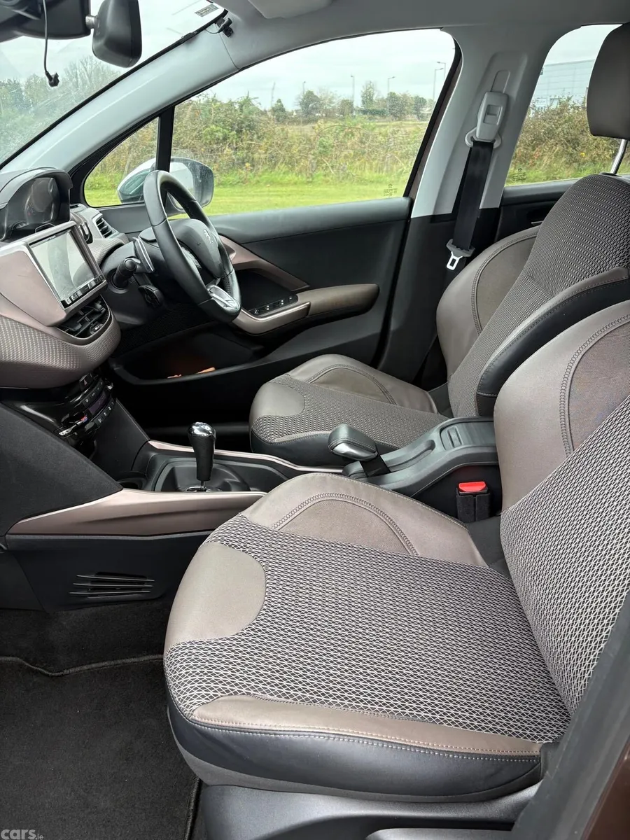Peugeot 2008 Hatchback, Petrol, 2014, Brown