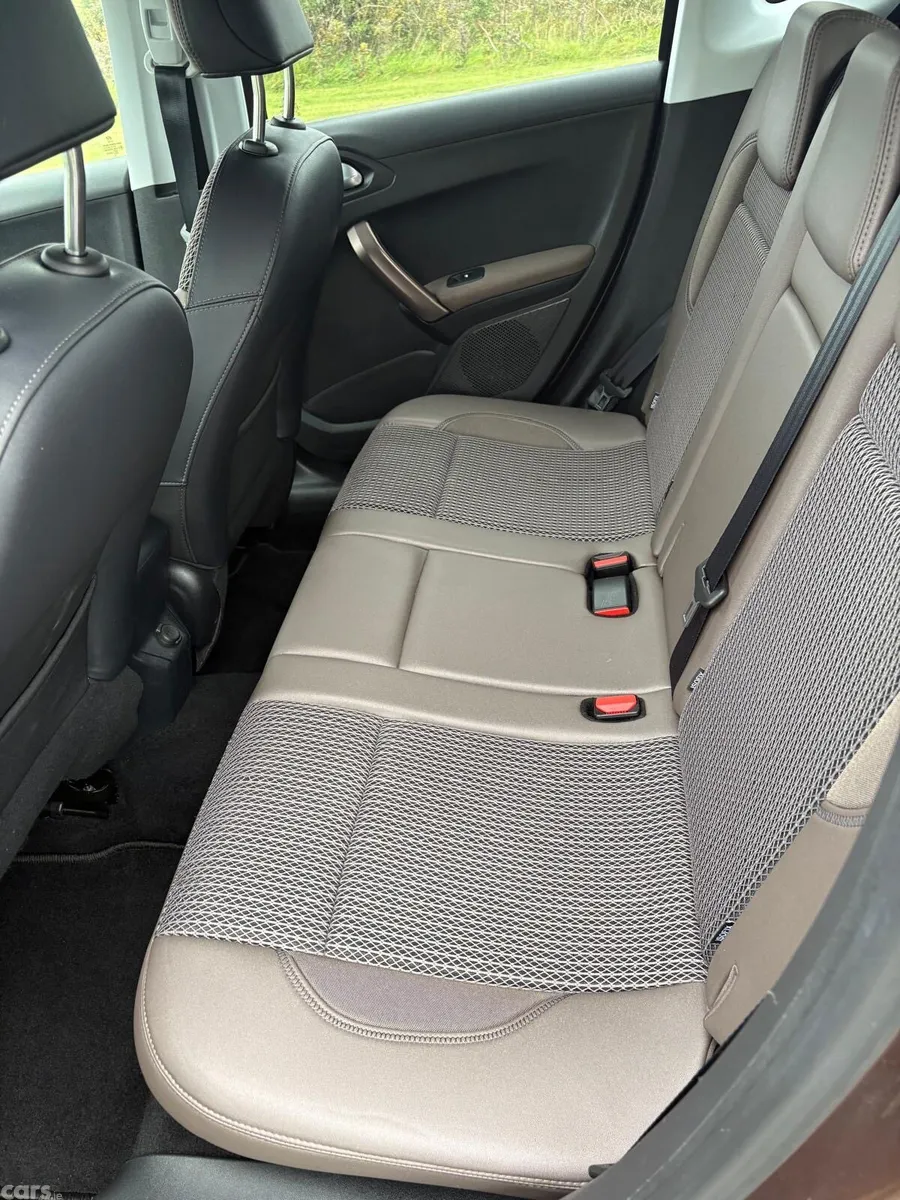 Peugeot 2008 Hatchback, Petrol, 2014, Brown