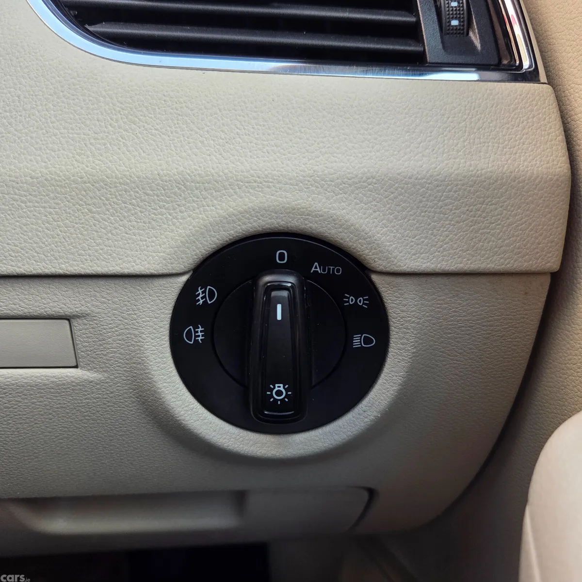 Skoda Octavia Saloon, Petrol, 2017, Beige