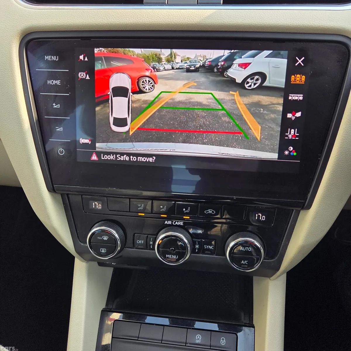 Skoda Octavia Saloon, Petrol, 2017, Beige