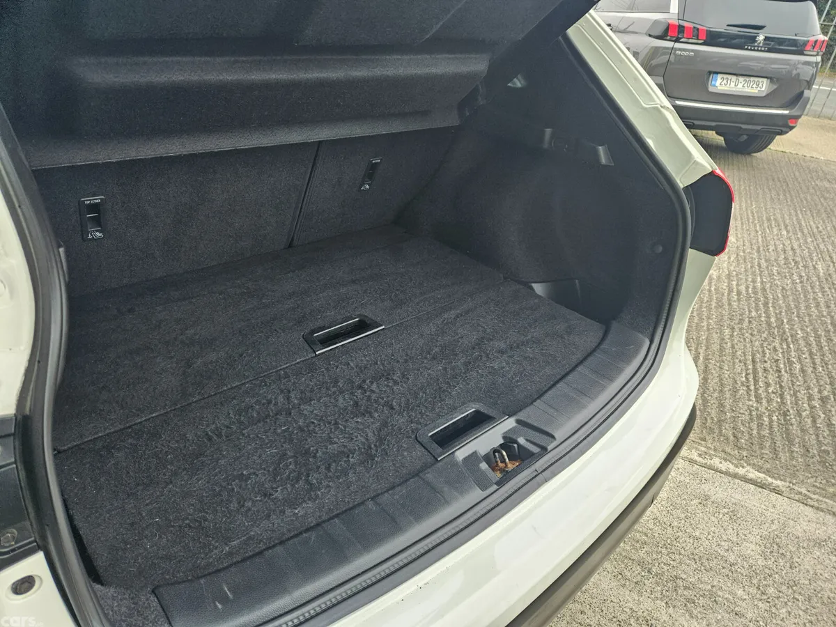 Nissan Qashqai Hatchback, Diesel, 2016, White