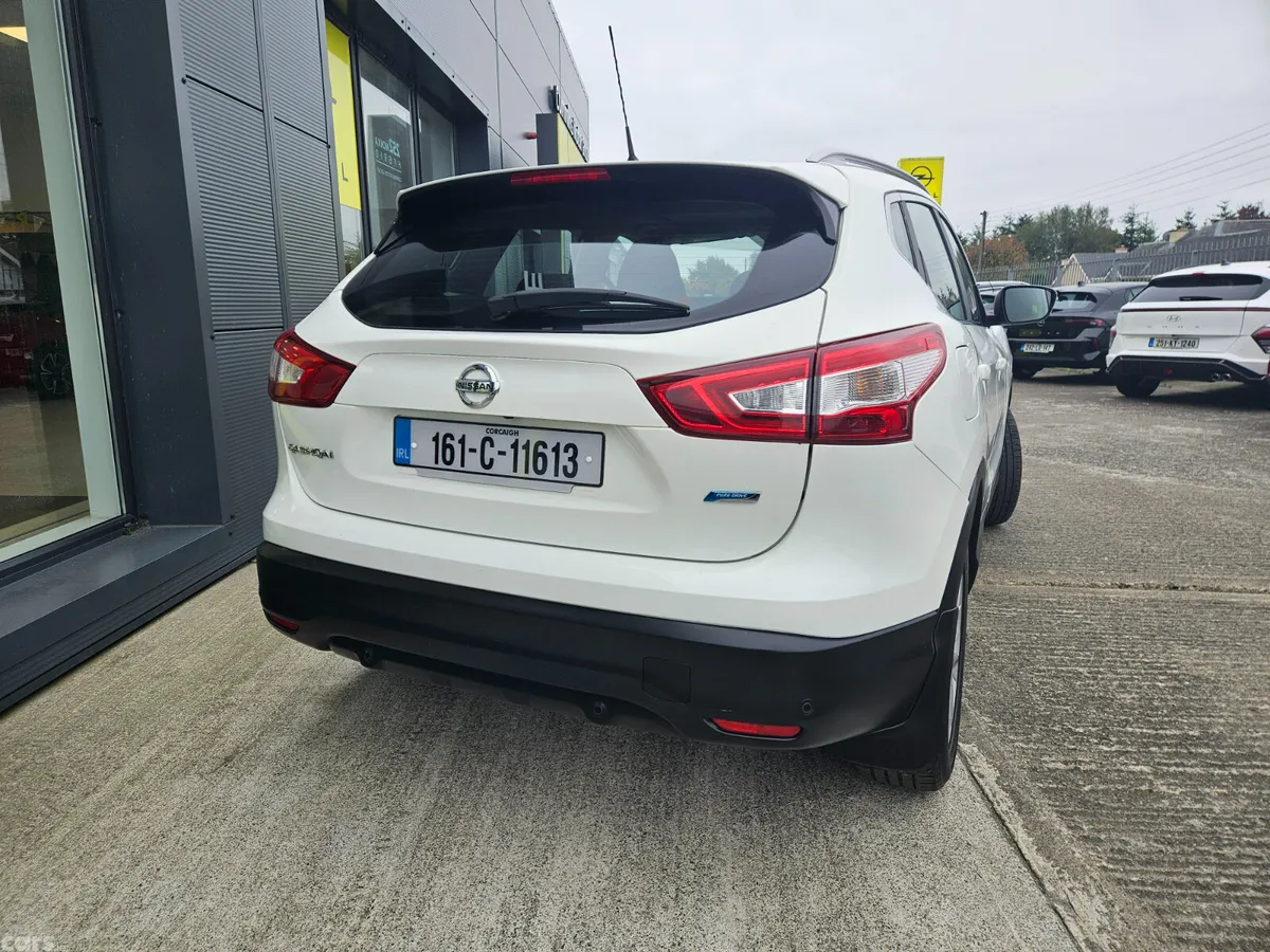 Nissan Qashqai Hatchback, Diesel, 2016, White