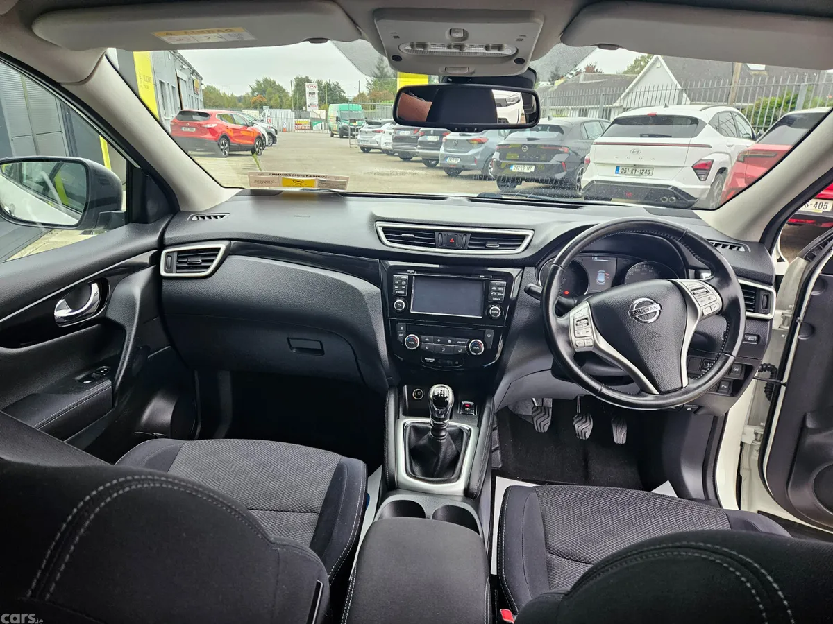 Nissan Qashqai Hatchback, Diesel, 2016, White