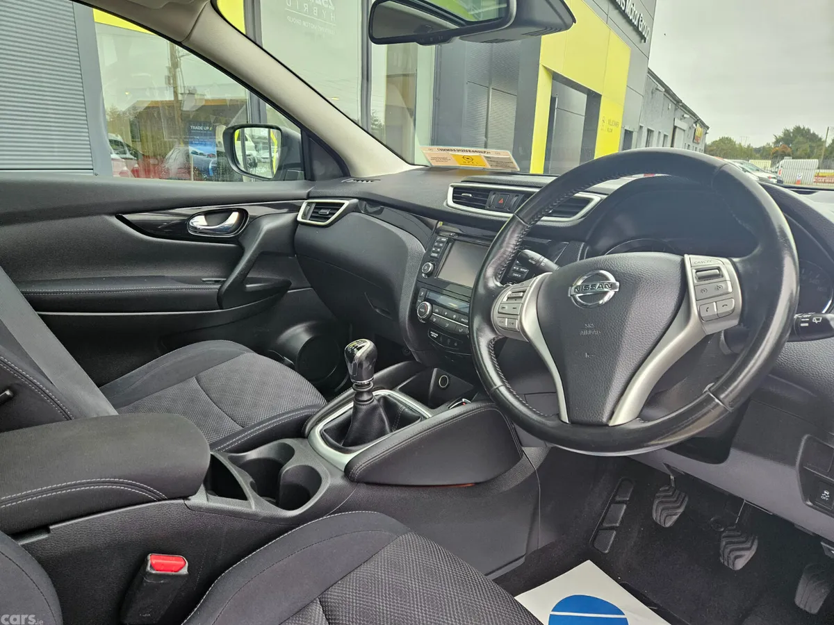 Nissan Qashqai Hatchback, Diesel, 2016, White