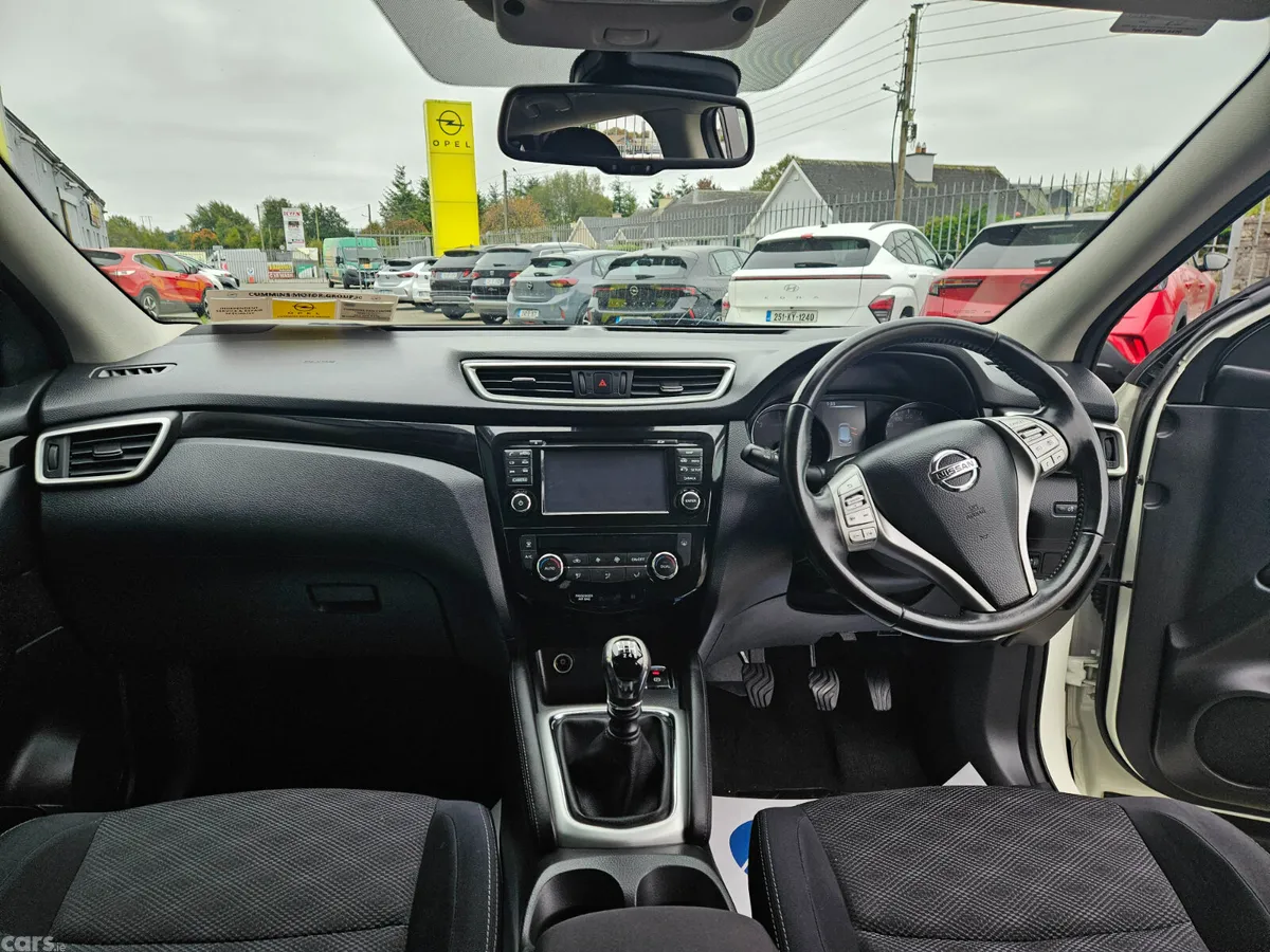 Nissan Qashqai Hatchback, Diesel, 2016, White