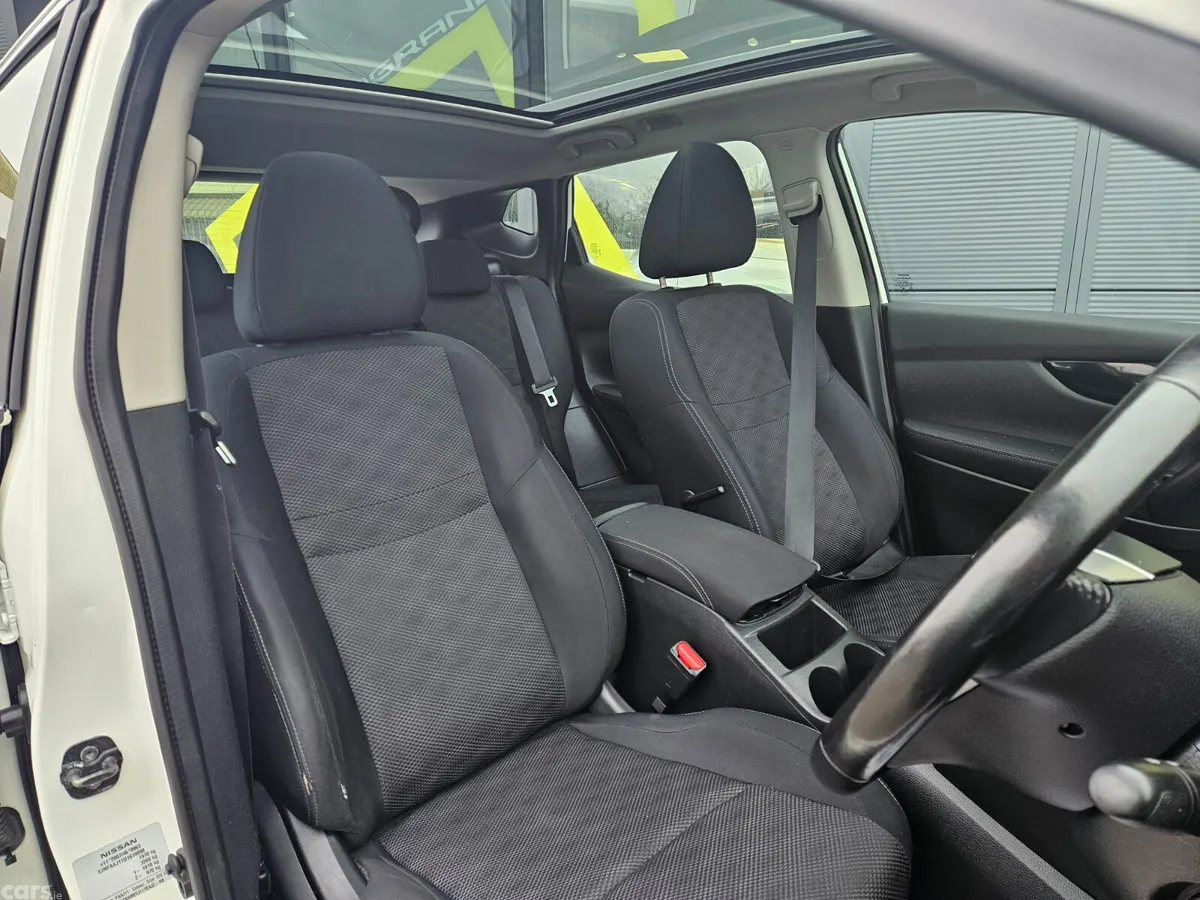 Nissan Qashqai Hatchback, Diesel, 2016, White