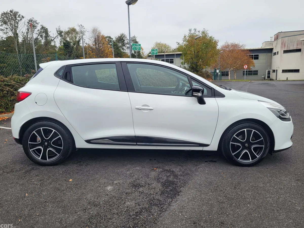 Renault Clio Hatchback, Petrol, 2015, White