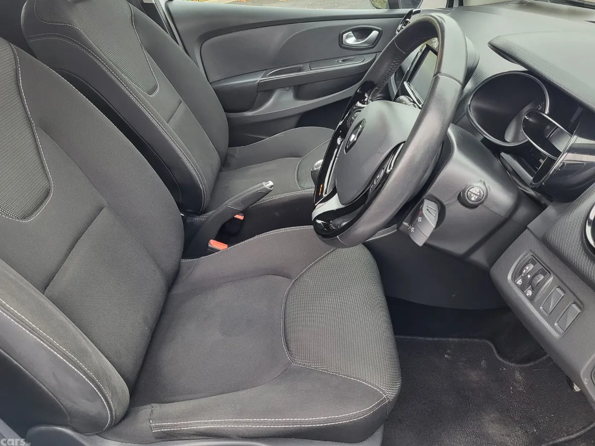 Renault Clio Hatchback, Petrol, 2015, White