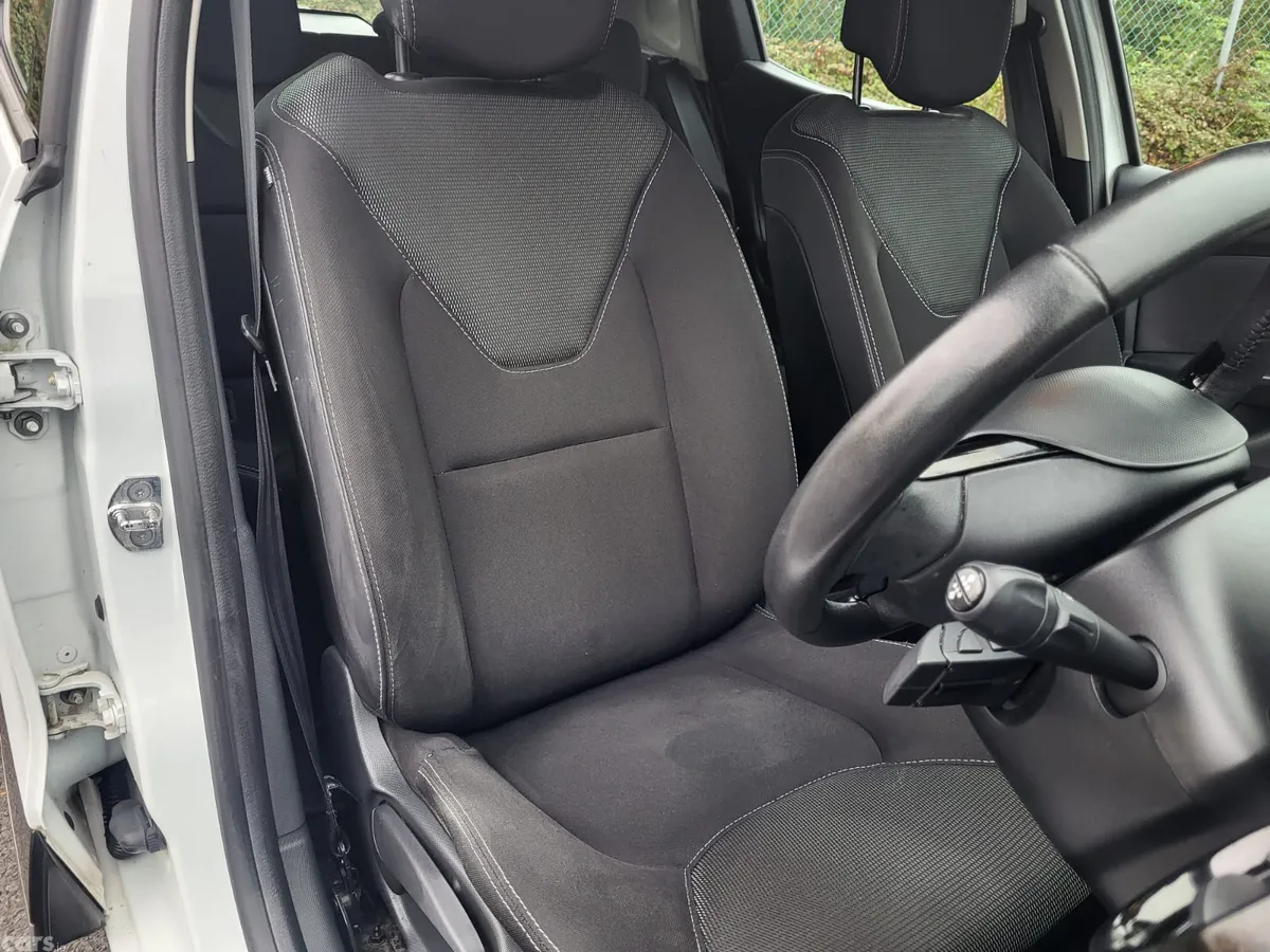 Renault Clio Hatchback, Petrol, 2015, White