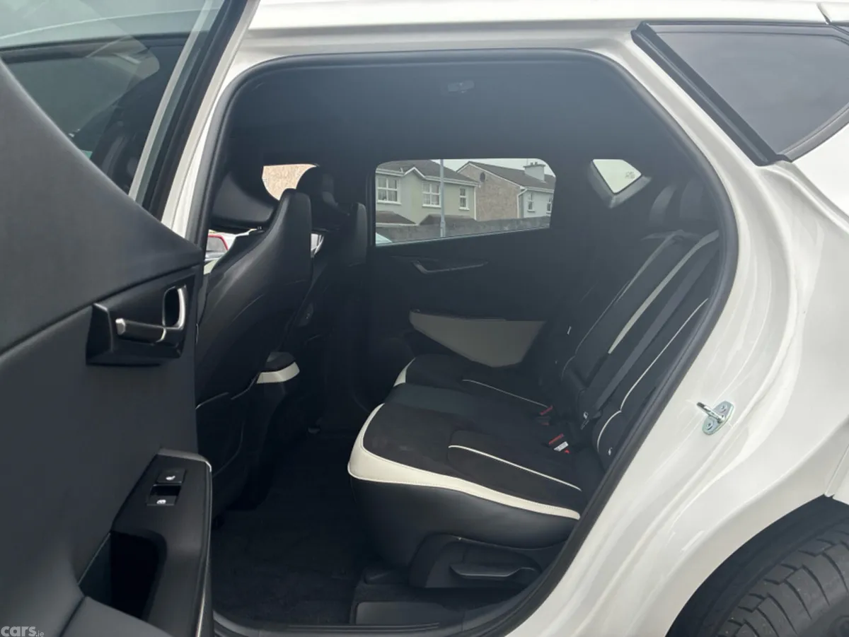 Kia EV6 SUV, Electric, 2026, White