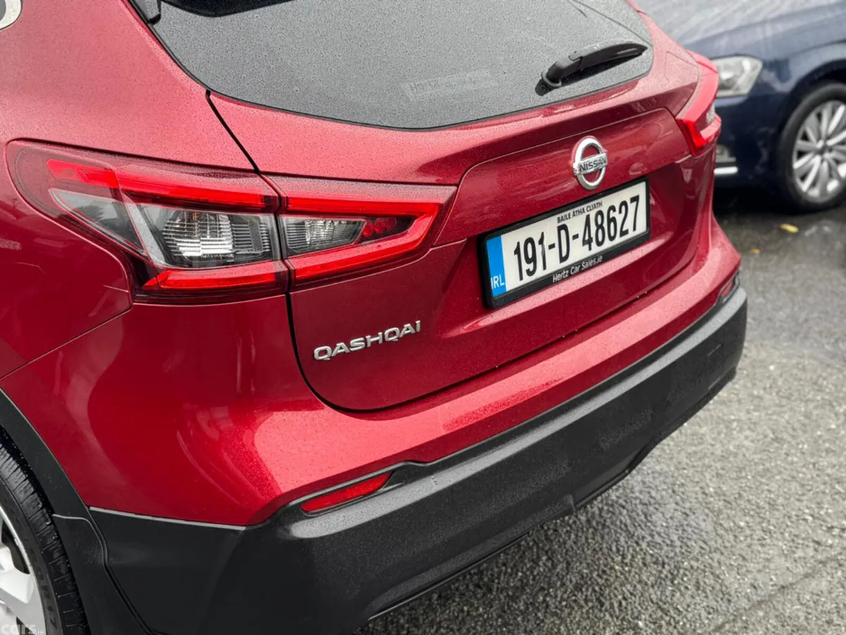 Nissan Qashqai MPV, Diesel, 2019, Red