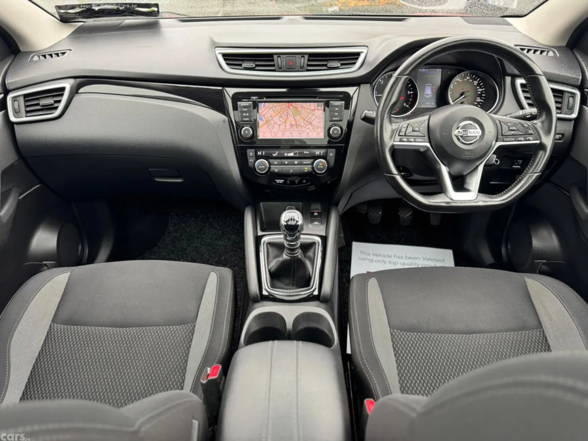 Nissan Qashqai MPV, Diesel, 2019, Red