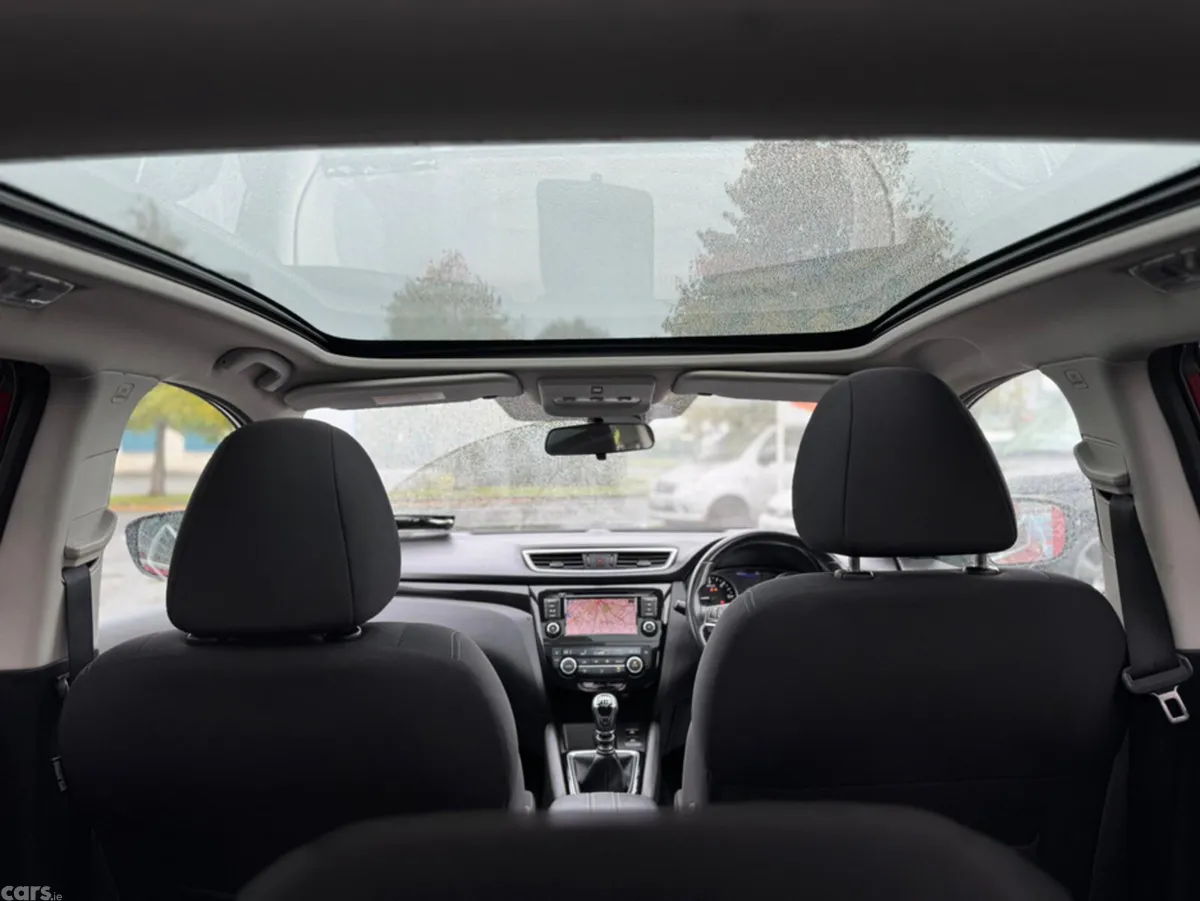 Nissan Qashqai MPV, Diesel, 2019, Red