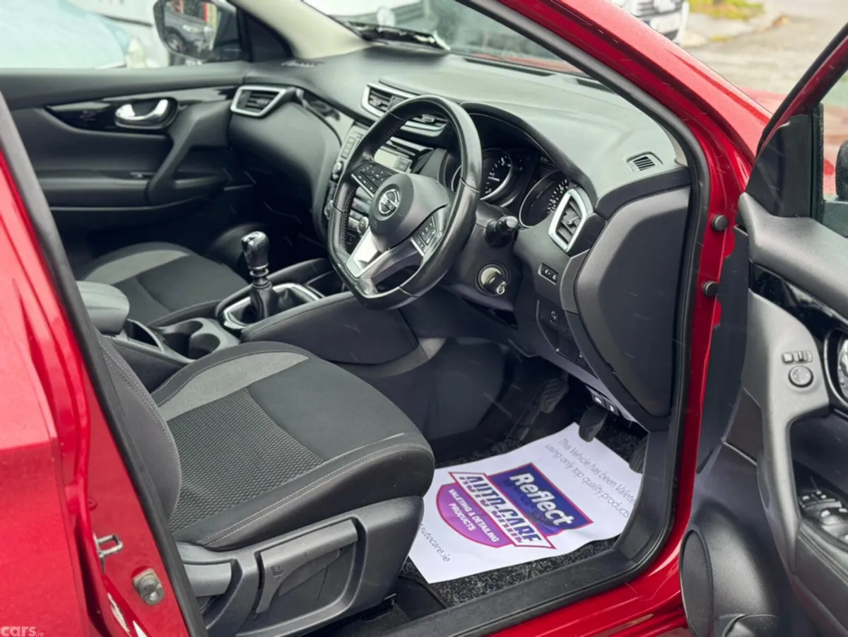 Nissan Qashqai MPV, Diesel, 2019, Red