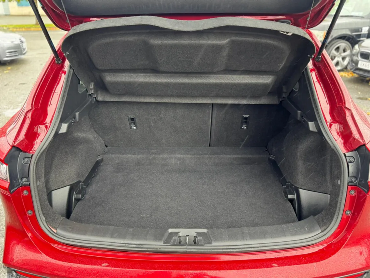 Nissan Qashqai MPV, Diesel, 2019, Red