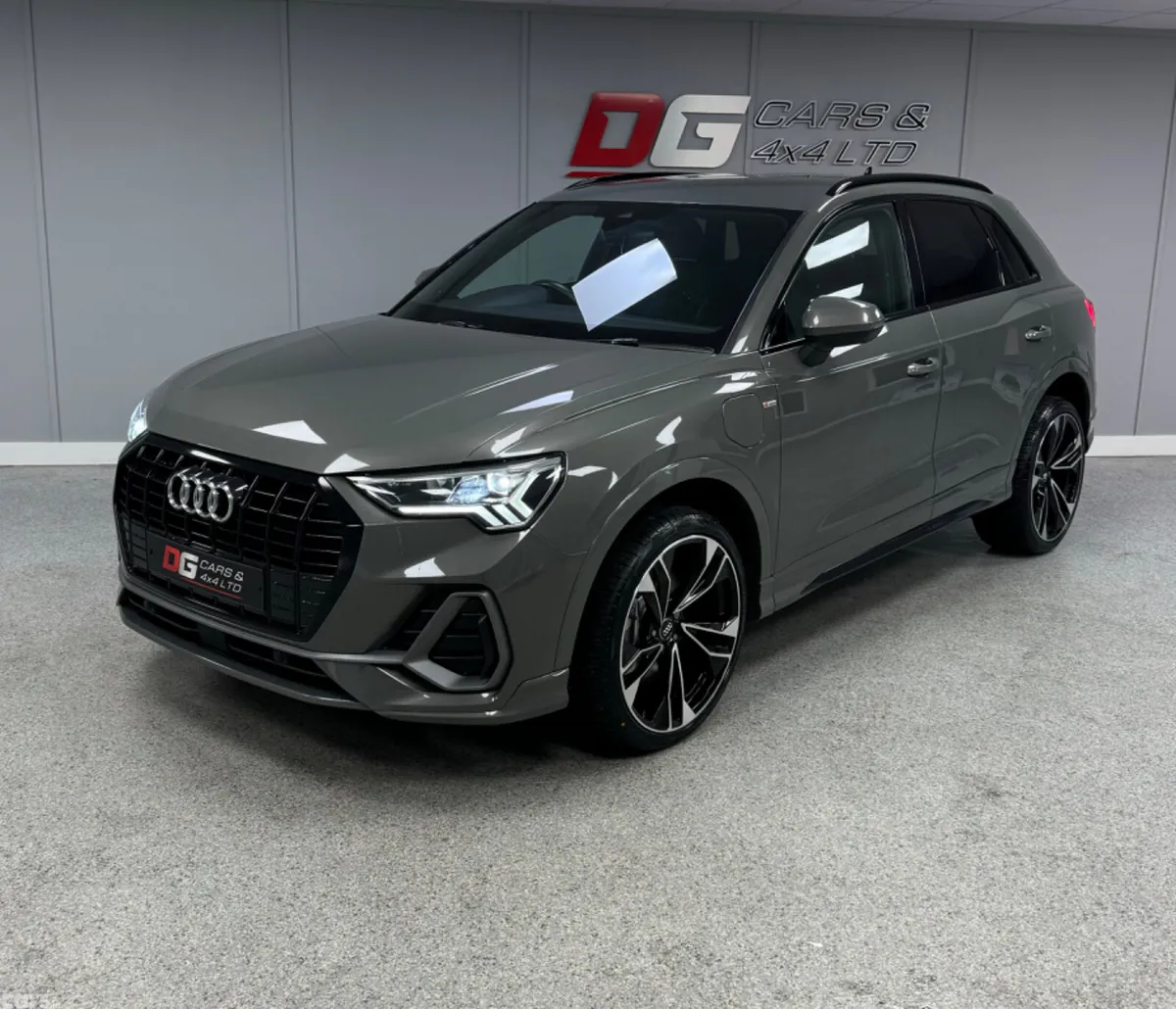 Audi Q3 SUV, Petrol Hybrid, 2022, Grey