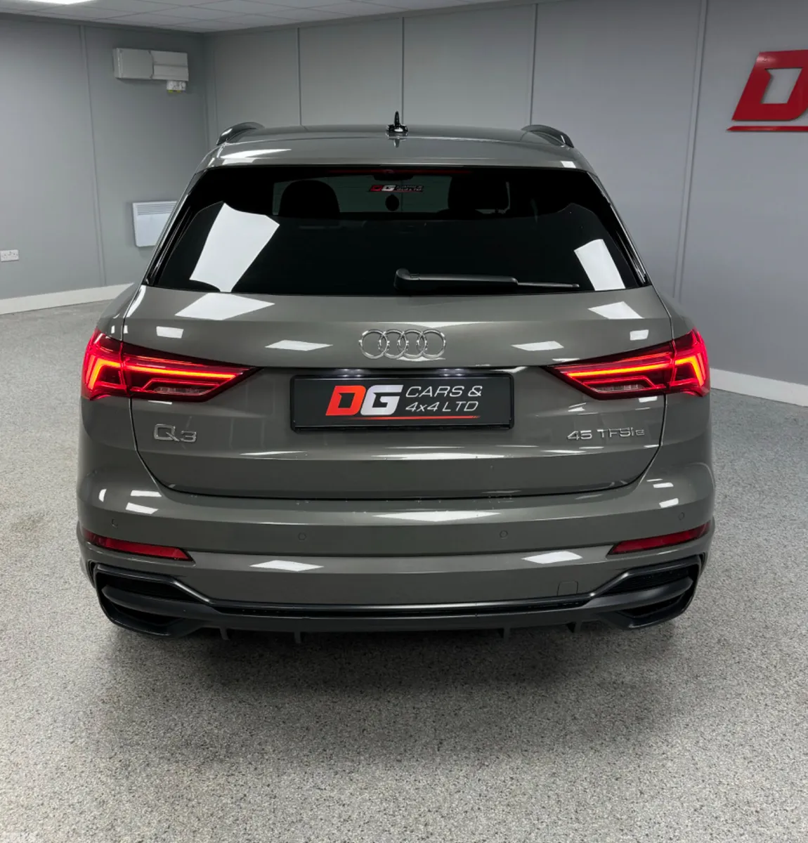 Audi Q3 SUV, Petrol Hybrid, 2022, Grey
