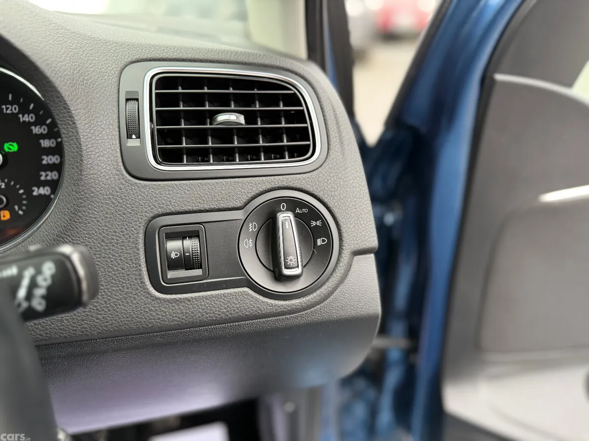 Volkswagen Polo Hatchback, Petrol, 2017, Blue