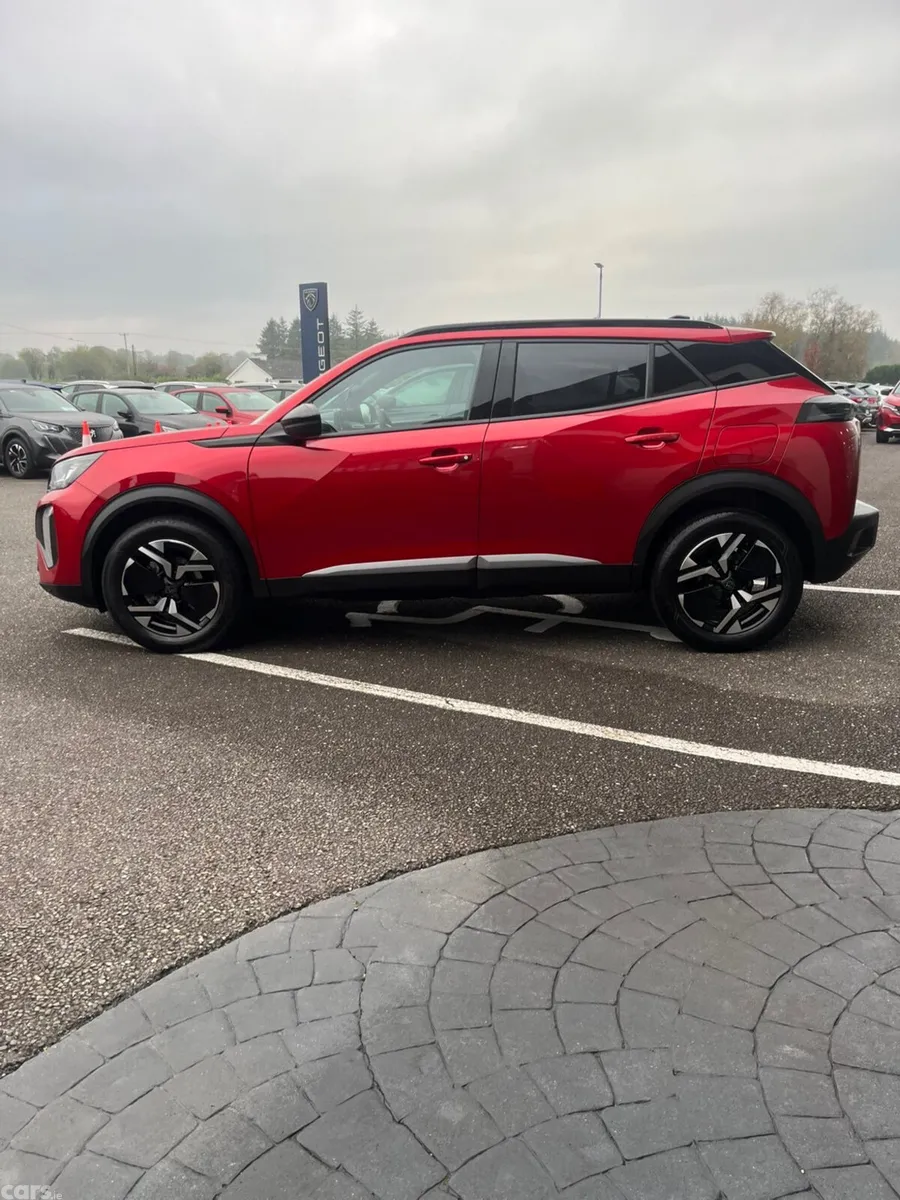 Peugeot 2008 MPV, Petrol, 2025, Red