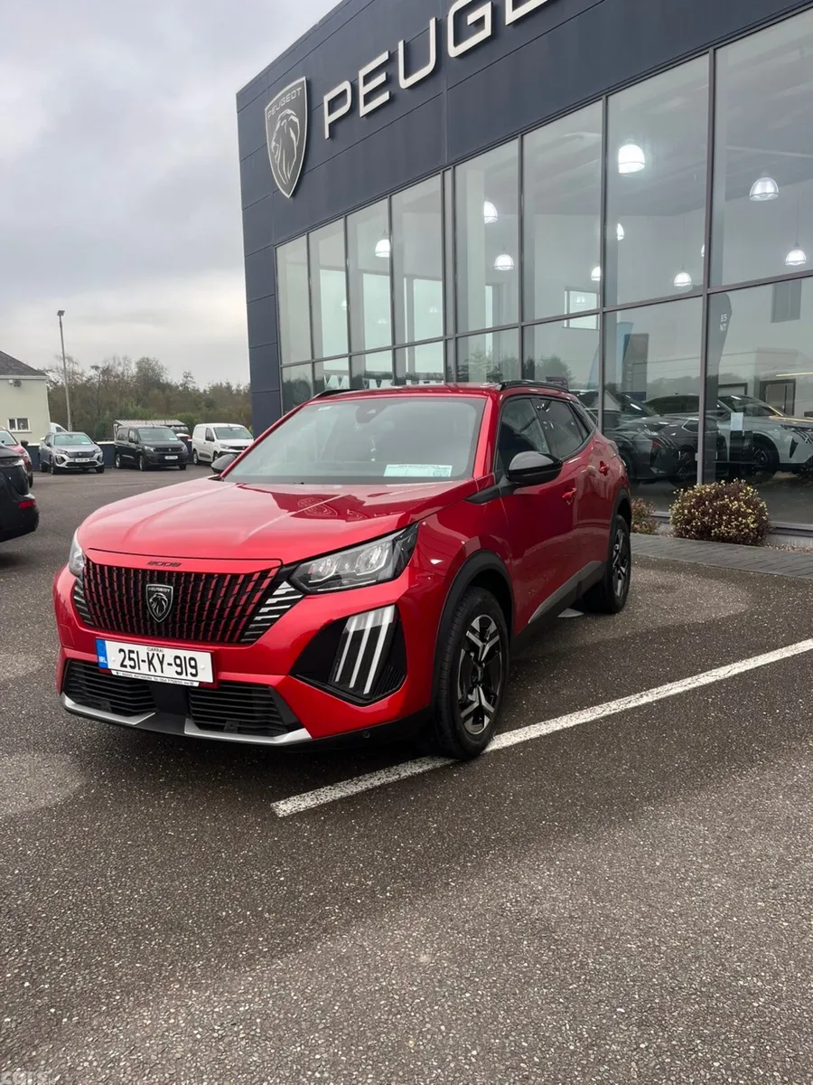 Peugeot 2008 MPV, Petrol, 2025, Red