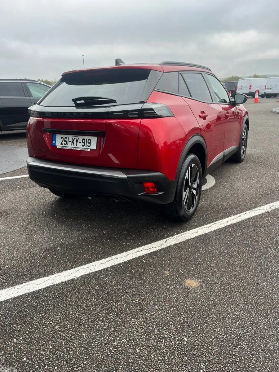 Peugeot 2008 MPV, Petrol, 2025, Red