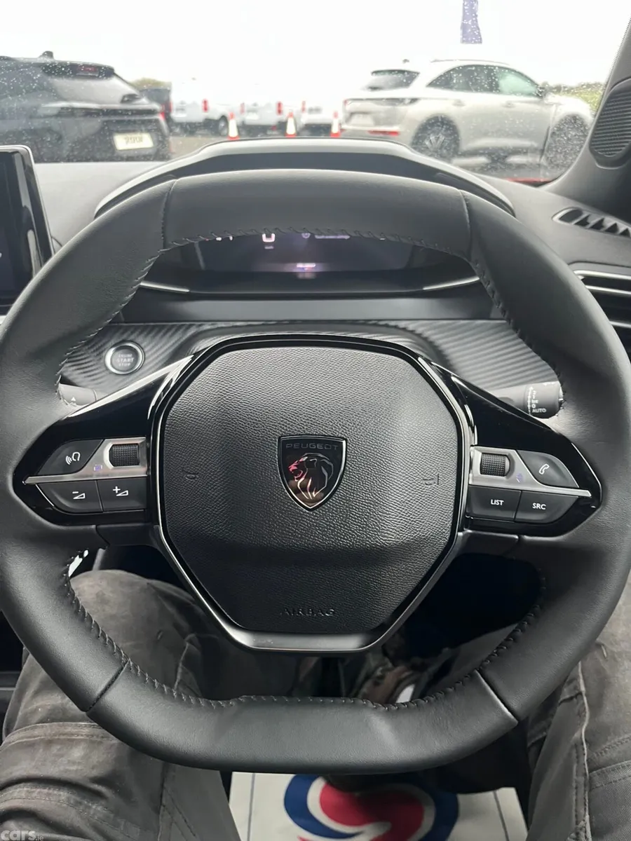Peugeot 2008 MPV, Petrol, 2025, Red