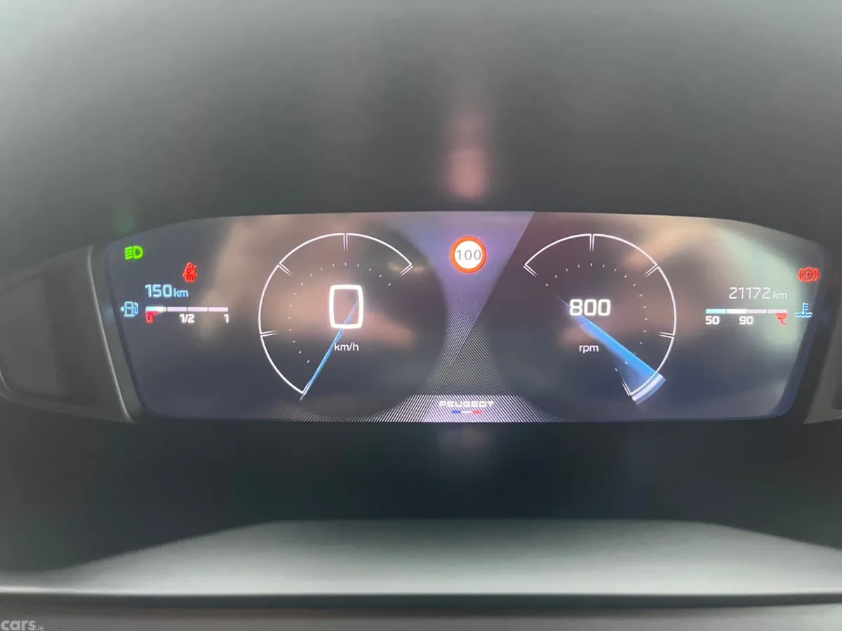 Peugeot 2008 MPV, Petrol, 2025, Red