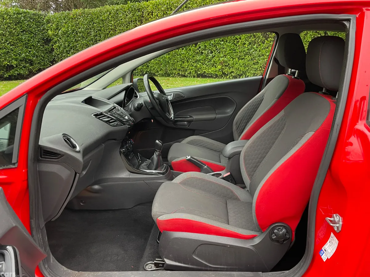 Ford Fiesta Hatchback, Petrol, 2016, Red