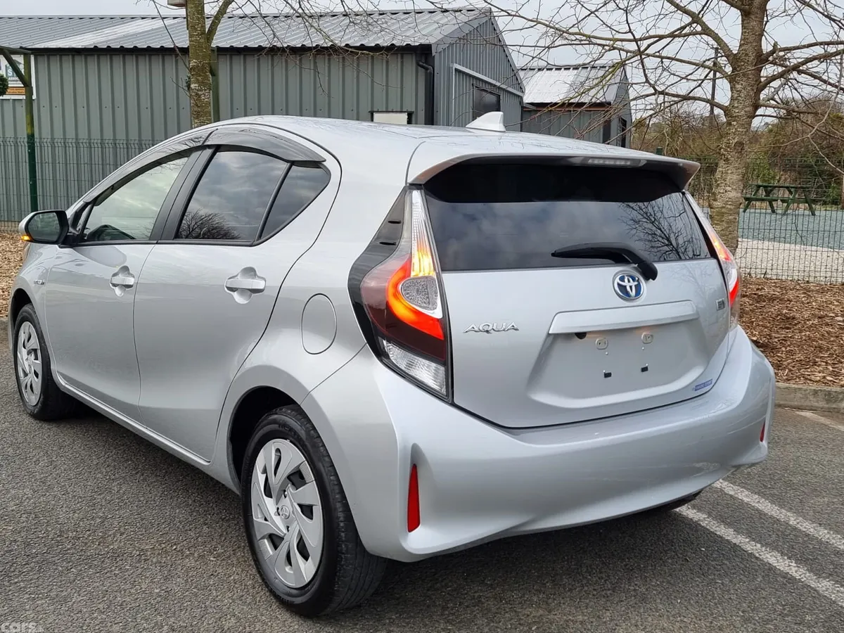 Toyota Aqua Hatchback, Petrol Hybrid, 2019, White