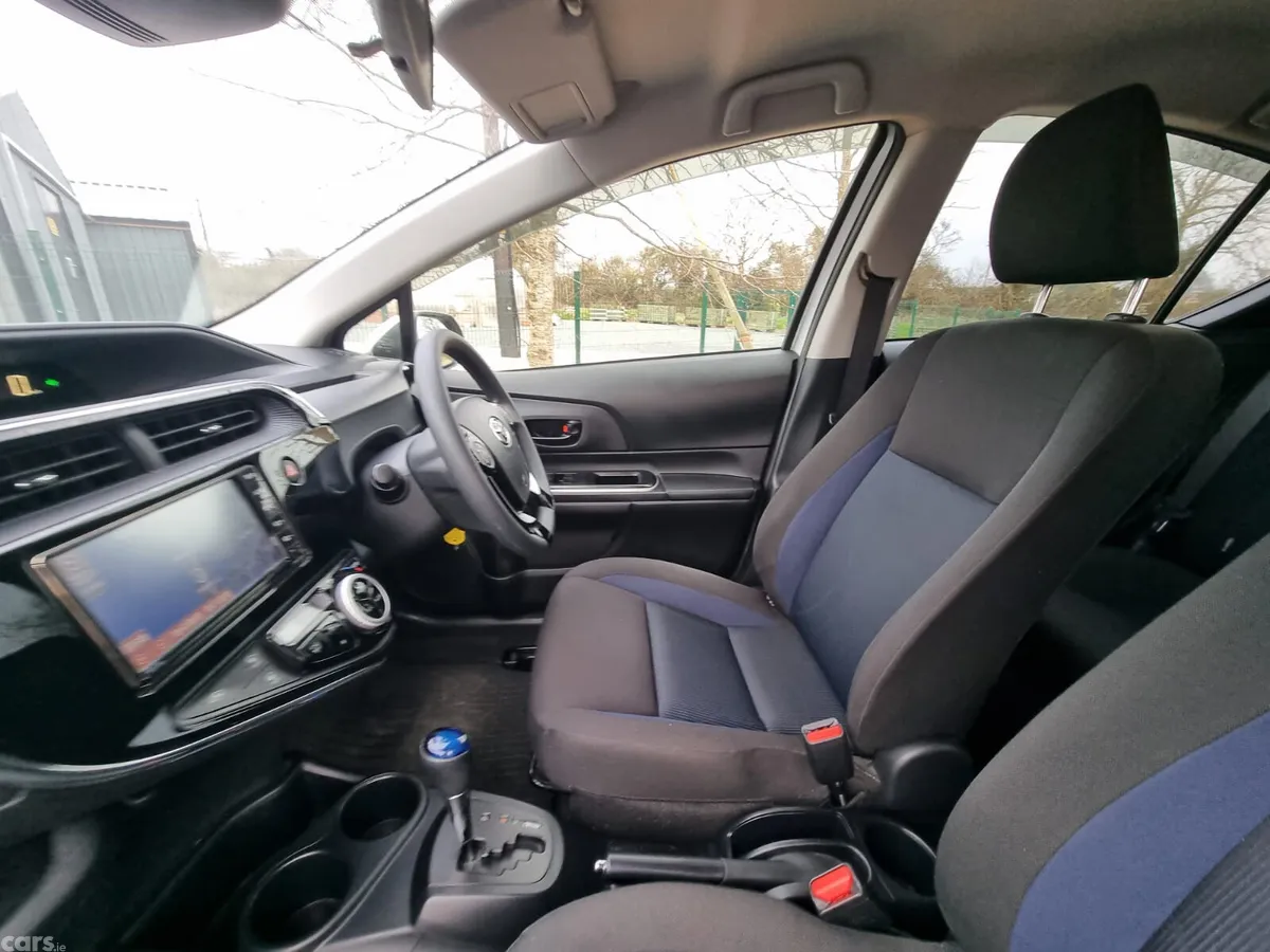 Toyota Aqua Hatchback, Petrol Hybrid, 2019, White