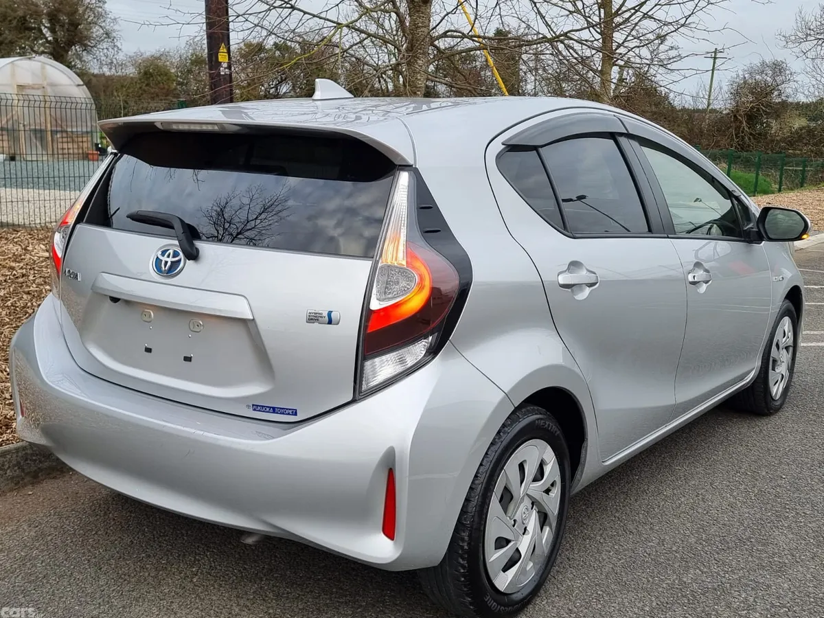 Toyota Aqua Hatchback, Petrol Hybrid, 2019, White