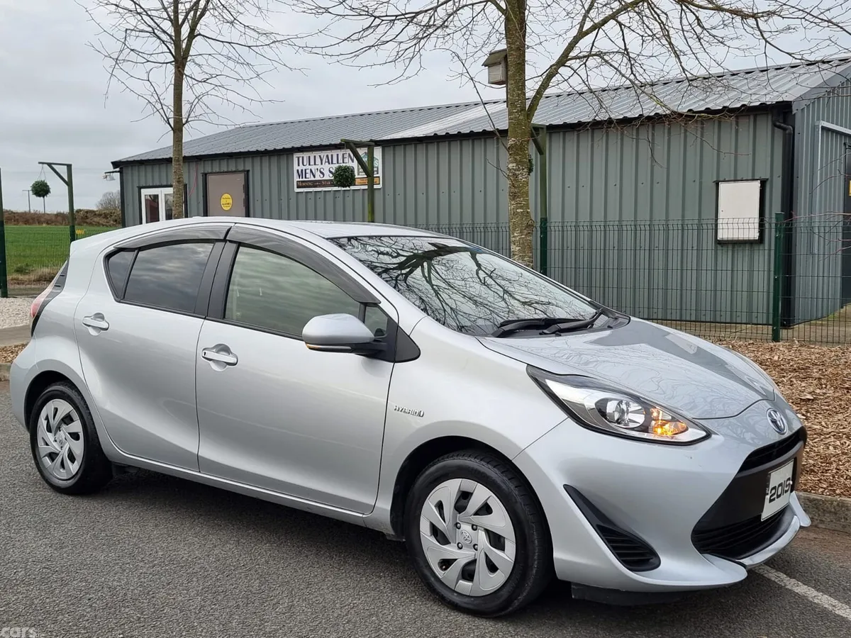 Toyota Aqua Hatchback, Petrol Hybrid, 2019, White