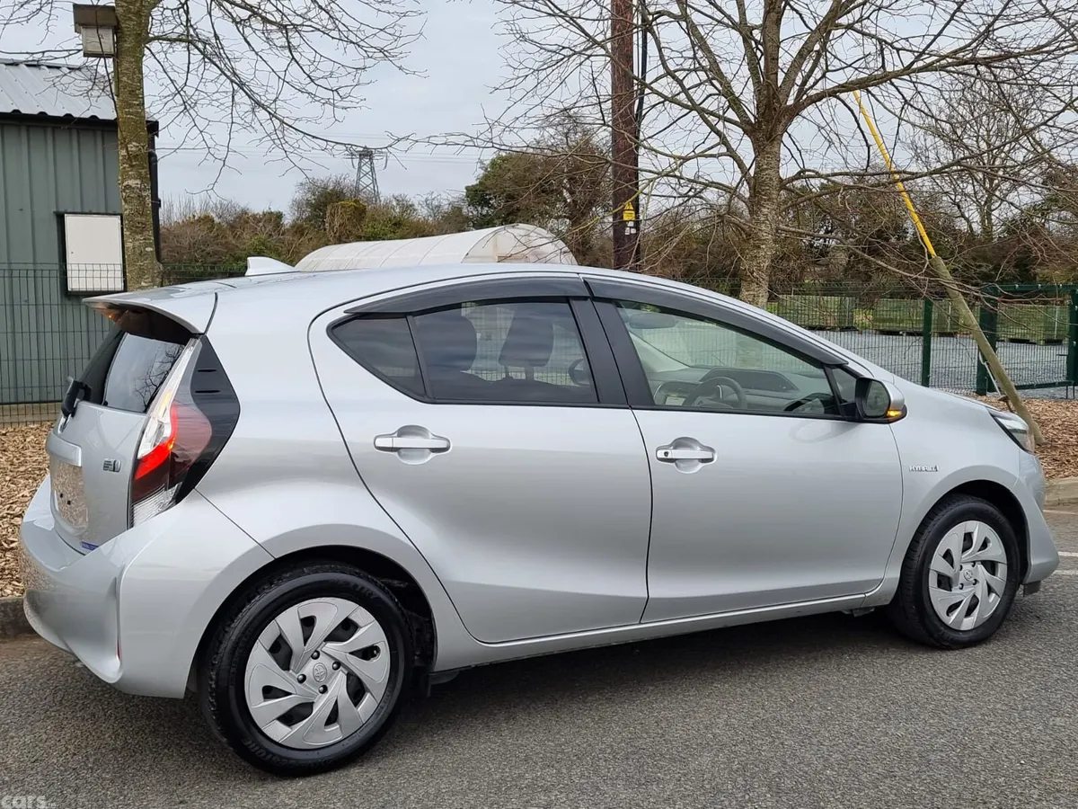 Toyota Aqua Hatchback, Petrol Hybrid, 2019, White