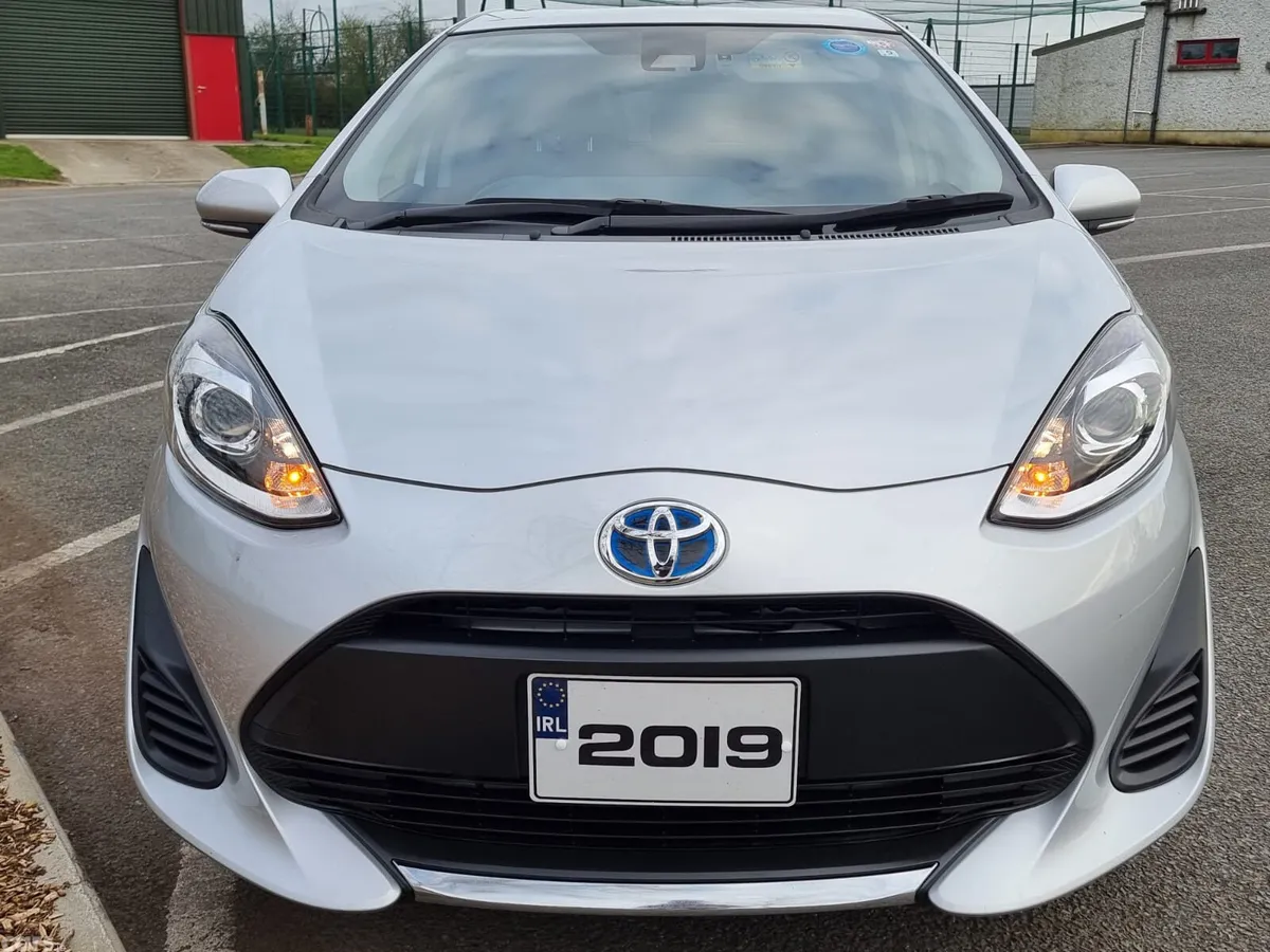 Toyota Aqua Hatchback, Petrol Hybrid, 2019, White