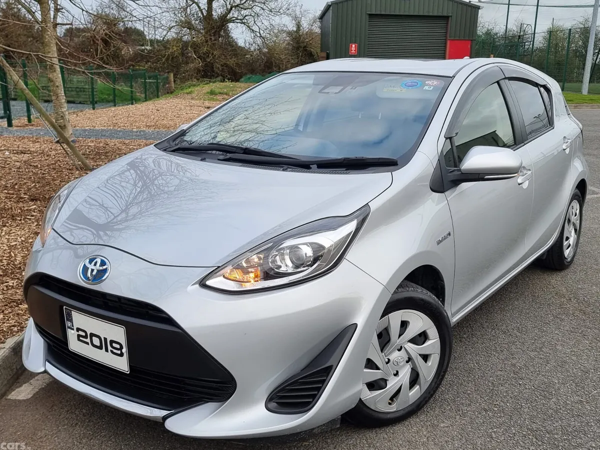 Toyota Aqua Hatchback, Petrol Hybrid, 2019, White