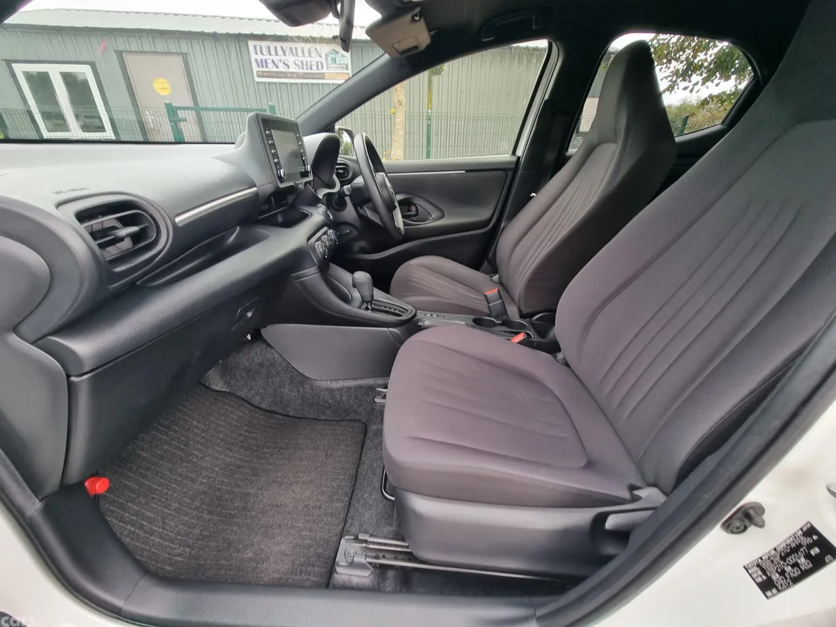 Toyota Yaris Hatchback, Petrol, 2020, White